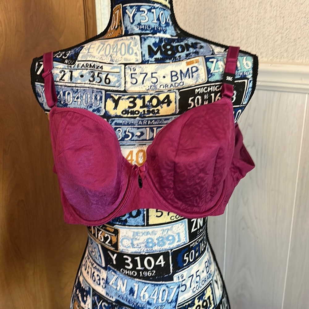 TORRID T-SHIRT LIGHTLY LINED SMOOTH STRAIGHT BACK BRA. SIZE 38C NWT